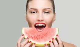 面膜女吃瓜图片,揭秘娱乐圈幕后真相