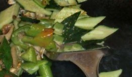 香菇和小瓜能一起吃吗,香菇与小瓜的搭配食用探讨