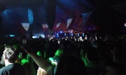 蹦迪吃瓜视频素材,揭秘夜店生活点滴