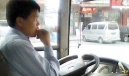 吃瓜青年开车视频,吃瓜青年驾车视频揭秘