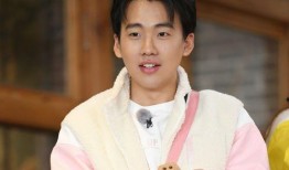 成毅吃瓜围兜,趣味瞬间，萌态十足