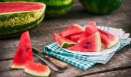 吃瓜蜜瓜上火吗,蜜瓜美味却易上火？揭秘吃瓜蜜瓜的注意事项