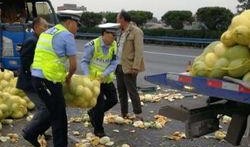 吃瓜群众围观现场,吃瓜群众围观，揭秘热门事件幕后真相