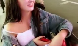 吃瓜小伙怼美女,美女生日宴上遭遇尴尬