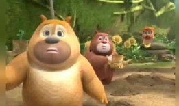 熊犬吃瓜,趣味横生一幕