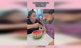 吃瓜妈妈和儿子,吃瓜妈妈与儿子的温馨日常
