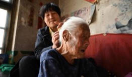 豪横吃瓜老太们,老太们的独特生活态度