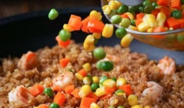 瓜姐吃酱油炒饭,家常美味，回味无穷