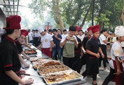 双滦区吃瓜大赛在哪举行,一场盛夏的欢乐盛宴，地点揭晓！”