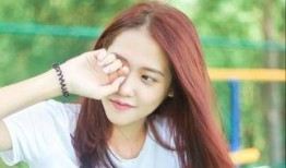 广西清纯女孩吃瓜,吃瓜瞬间引发网友热议