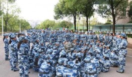 军训当天吃瓜,瓜果飘香，青春滋味初体验