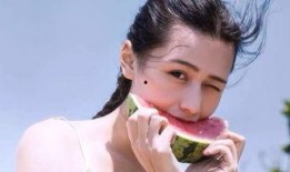 面膜女吃瓜图片,揭秘娱乐圈幕后真相