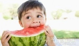 搞笑吃瓜娃娃文案短句,趣味横生的短句集锦