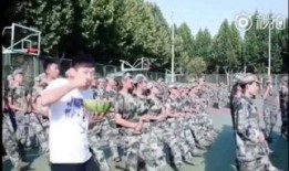 吃瓜看别人军训,青春的汗水与欢笑