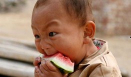 男童吃瓜照片,捕捉男童欢乐吃瓜瞬间